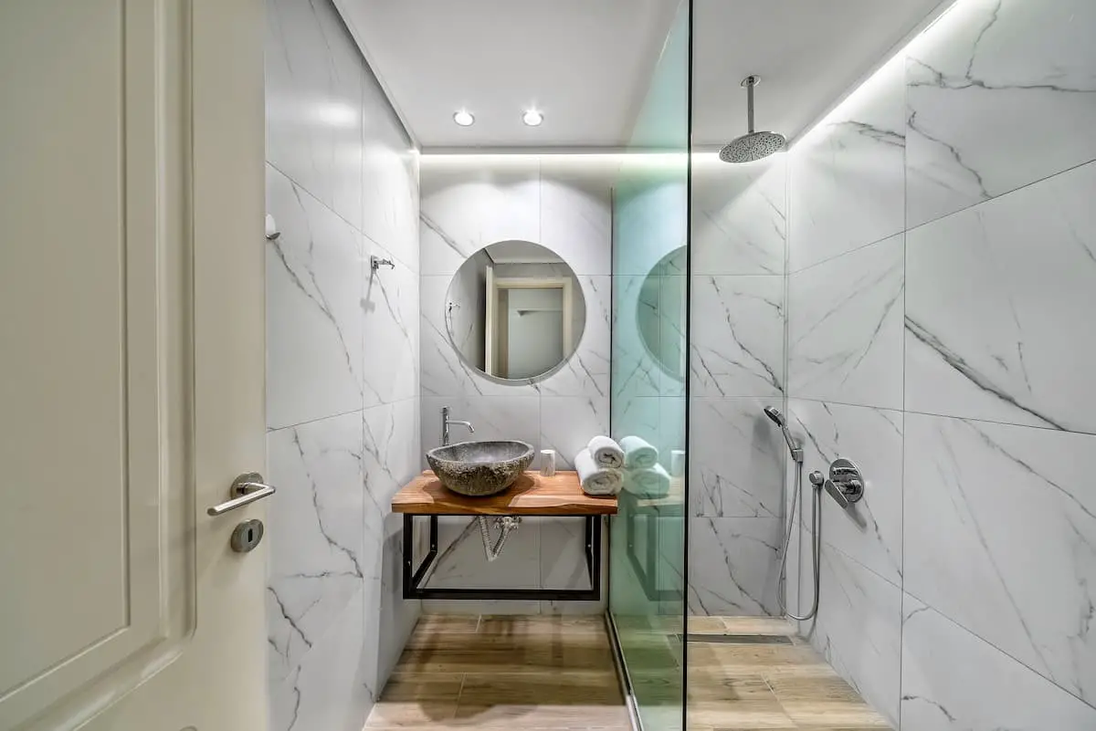 Compact Space With Gray Porcelain Slabs